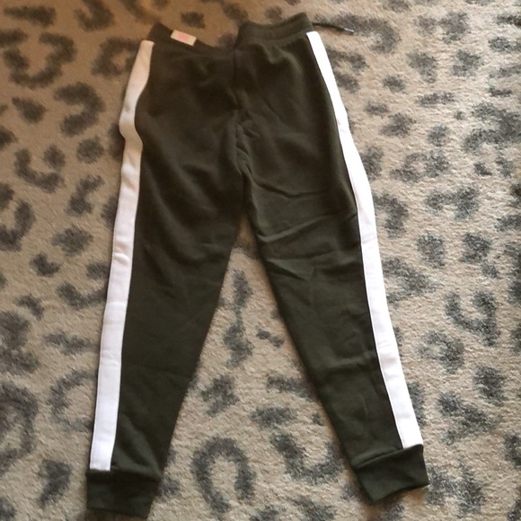 NWT VS PINK Olive Green Leopard Stripe Classic Jogger - Picture 4 of 7